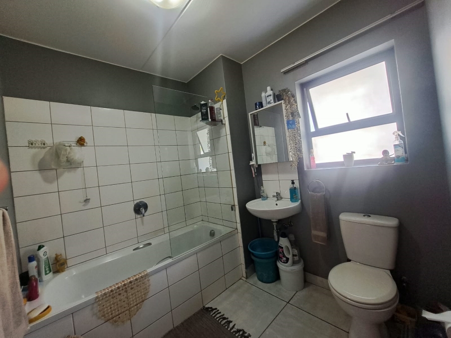2 Bedroom Property for Sale in Devon Park Western Cape